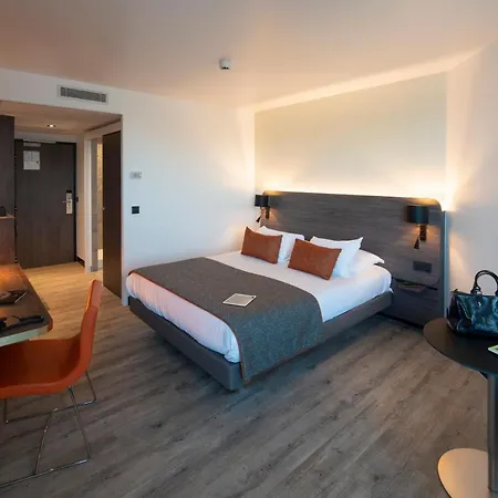 Novotel Motte Golf Hotel 4*