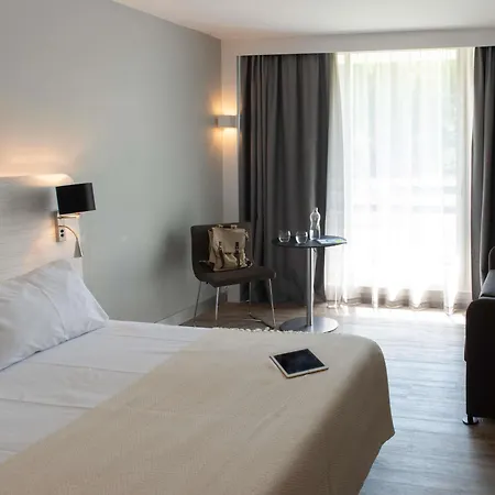 호텔 Novotel Motte Golf 4*
