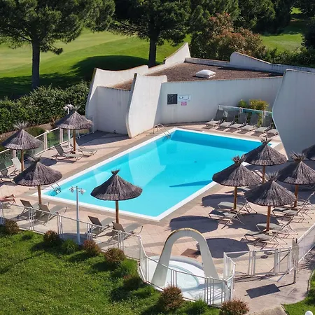 Novotel Motte Golf 호텔 4*