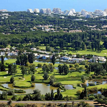 Novotel Motte Golf 호텔 4*