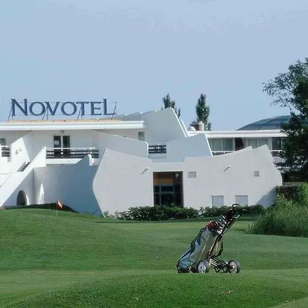 호텔 Novotel Motte Golf 4*