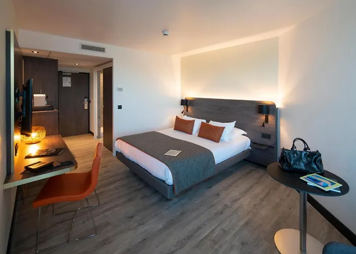 Novotel Motte Golf Hotel 4*