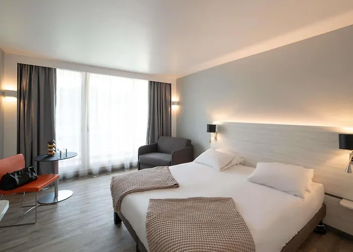 Novotel Motte Golf Отель Ла-Гранд-Мот