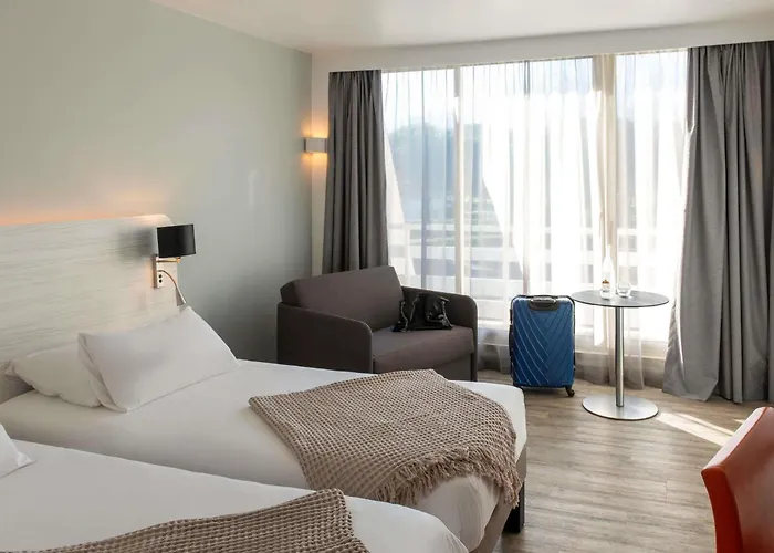 Отель Novotel Motte Golf Ла-Гранд-Мот