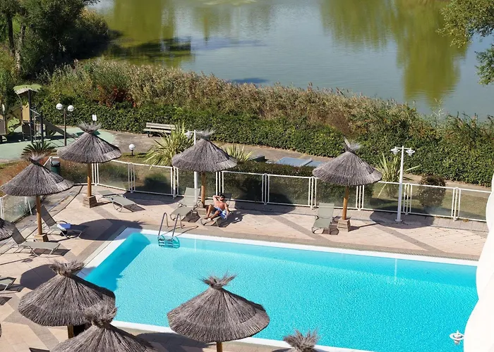 Novotel Motte Golf Отель