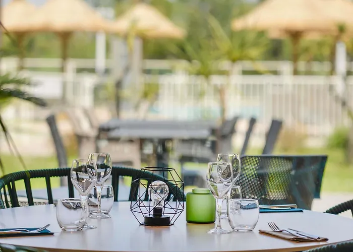 Novotel Motte Golf Отель