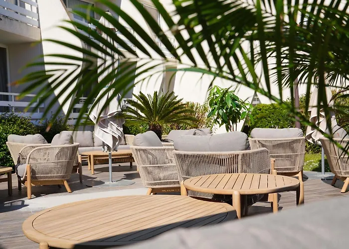 Novotel Motte Golf Отель